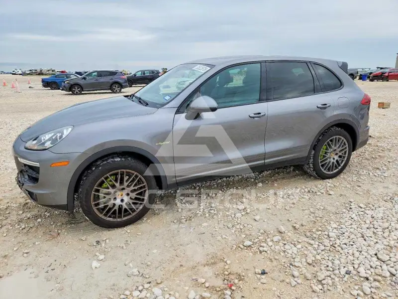 2016 Porsche Cayenne photo