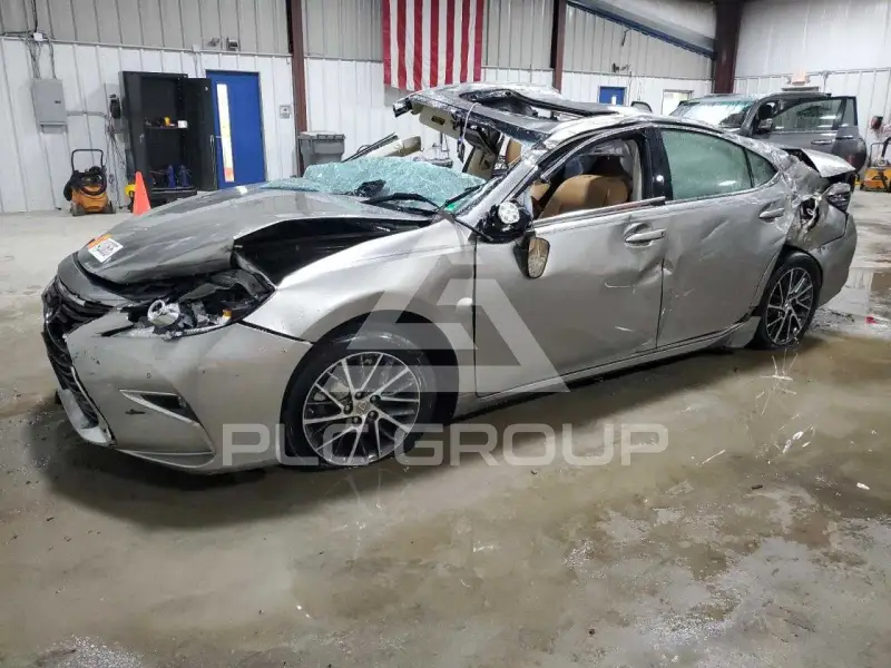 2016 Lexus ES350 photo