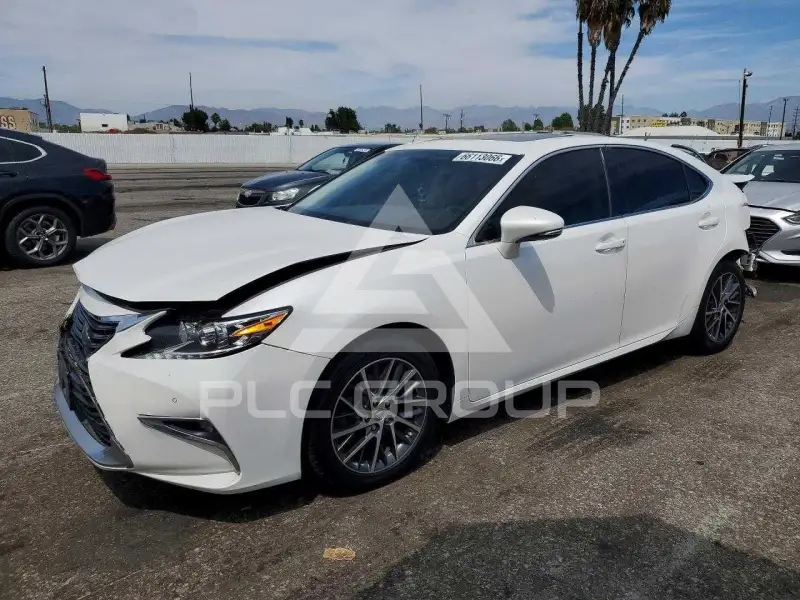2016 Lexus ES350 photo