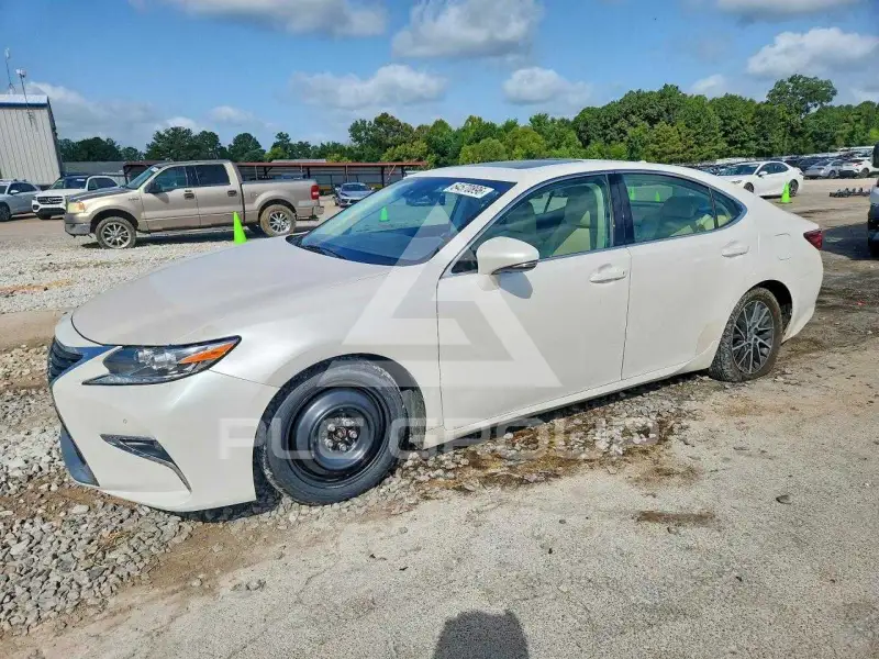 2016 Lexus ES350 photo