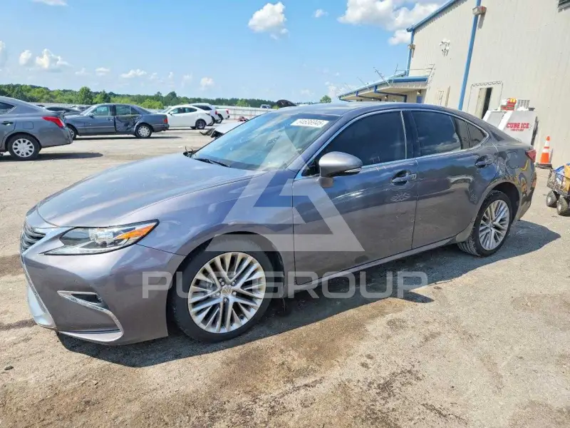 2016 Lexus ES350 photo