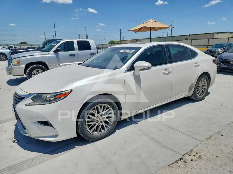 2016 Lexus ES350 photo