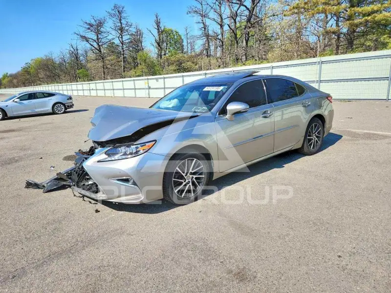 2016 Lexus ES350 photo