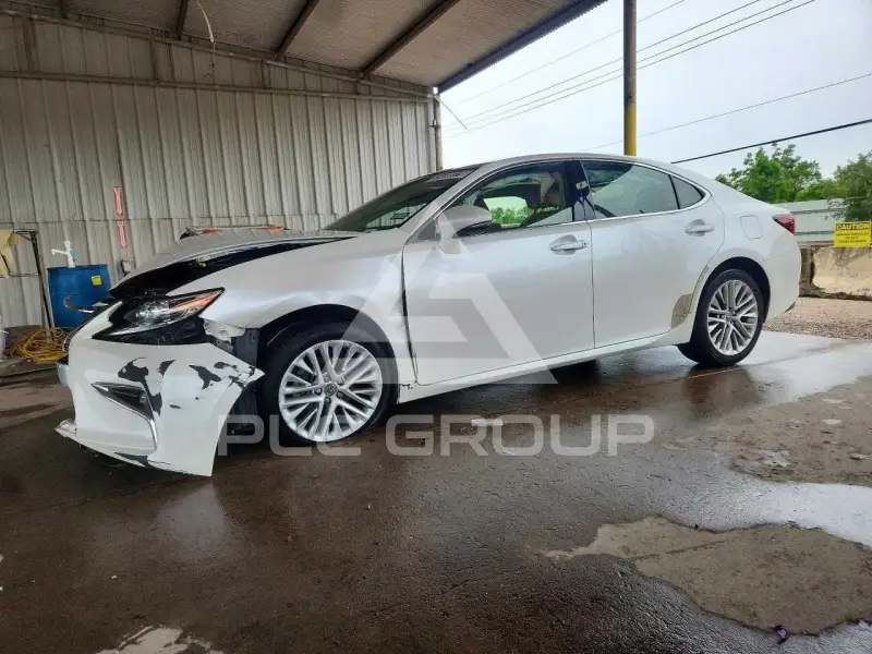 2016 Lexus ES350 photo