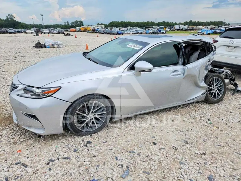 2016 Lexus ES350 photo