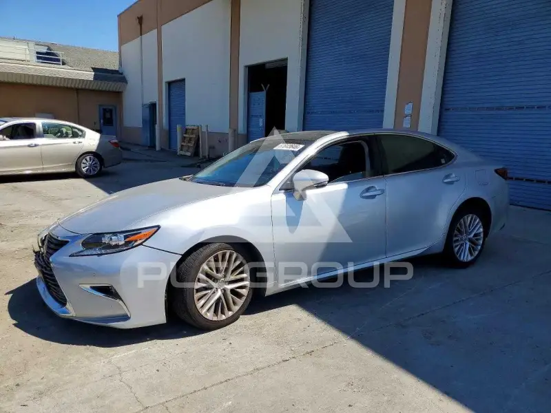 2016 Lexus ES350 photo