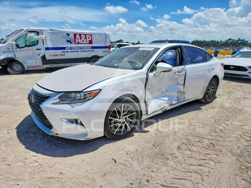 2016 Lexus ES350 photo