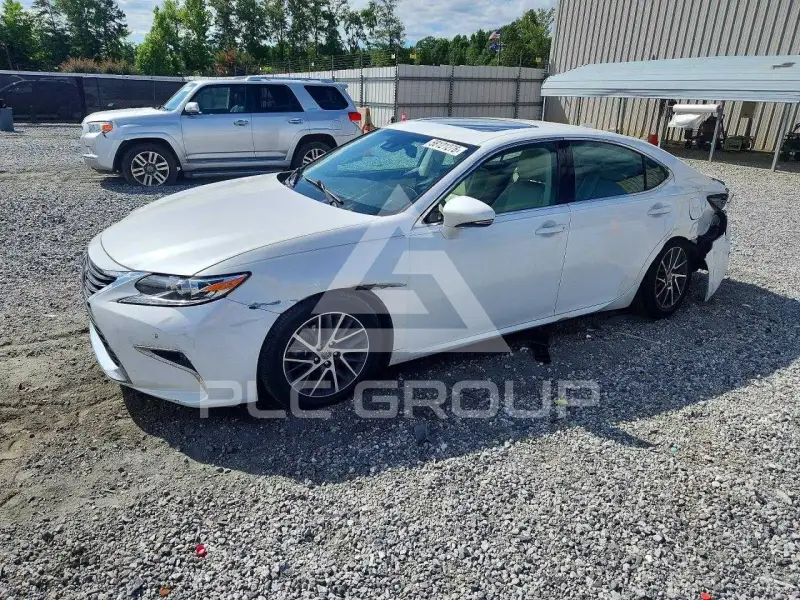 2016 Lexus ES350 photo