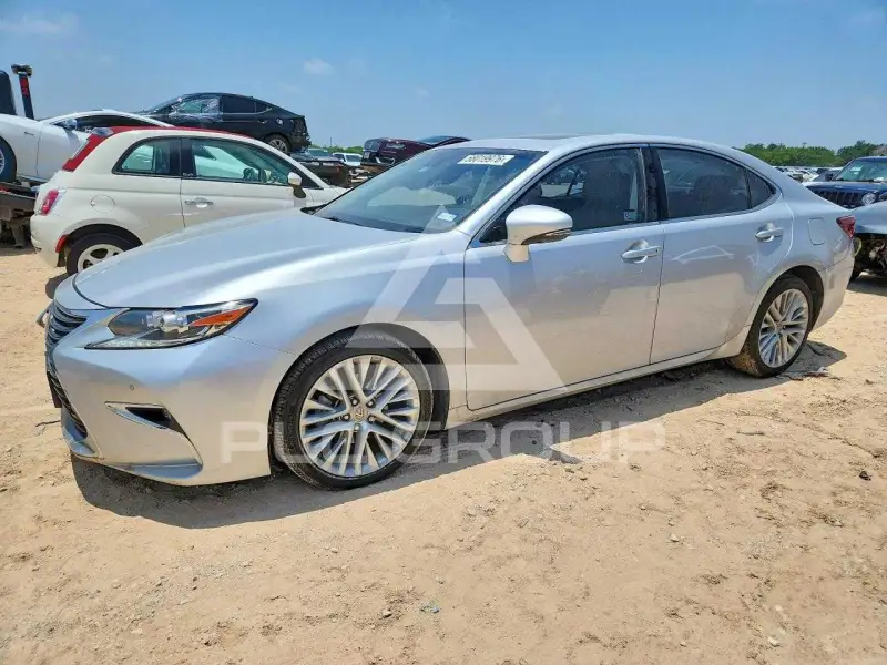 2016 Lexus ES350 photo