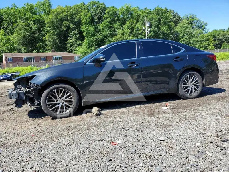 2016 Lexus ES350 photo