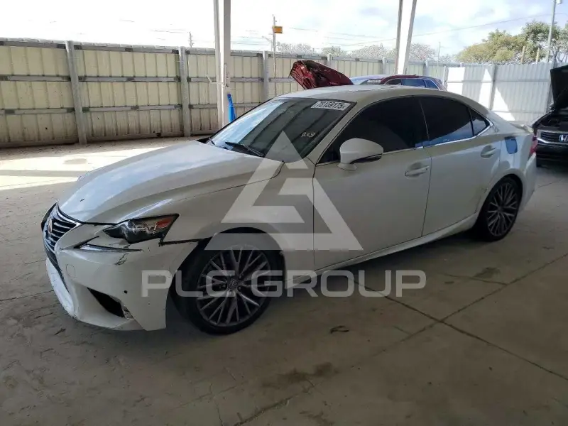 2016 Lexus IS photo