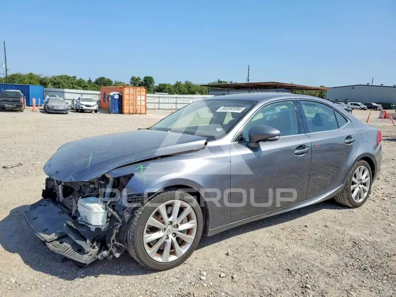 2016 Lexus IS photo