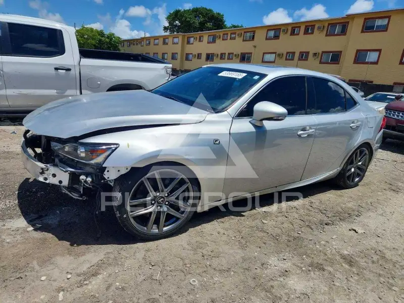 2016 Lexus IS photo