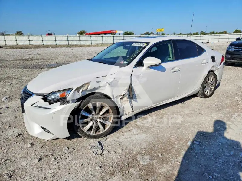 2016 Lexus IS photo