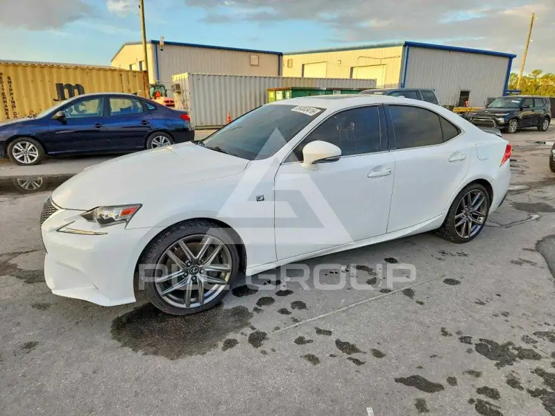 2016 Lexus IS photo