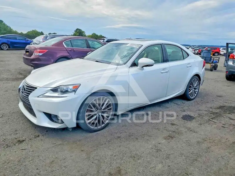 2016 Lexus IS photo