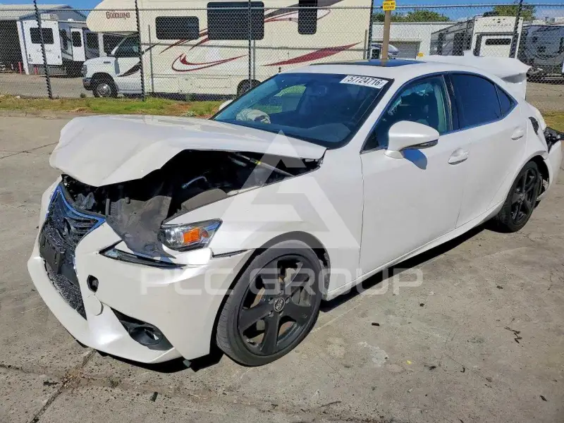 2016 Lexus IS photo
