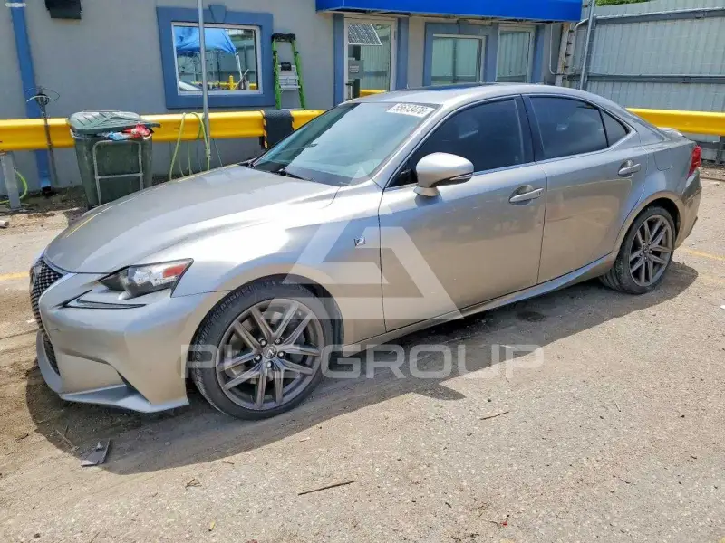 2016 Lexus IS photo