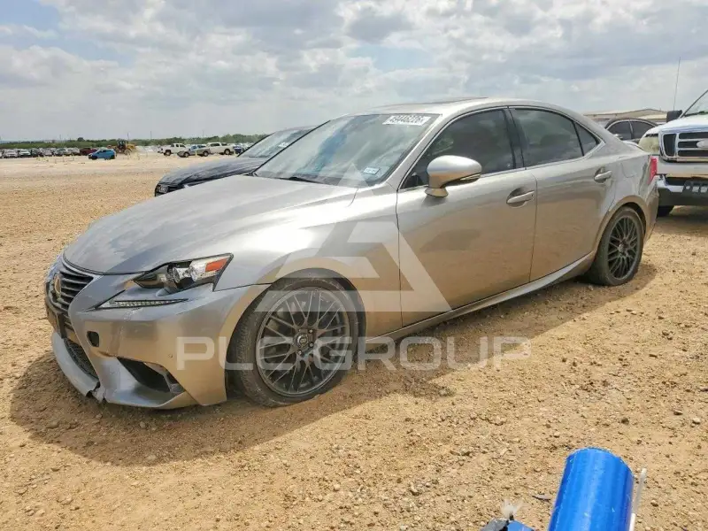 2016 Lexus IS photo