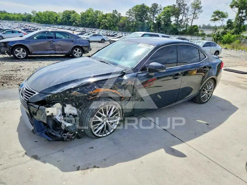 2016 Lexus IS photo