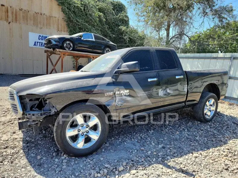 2016 RAM 1500 photo