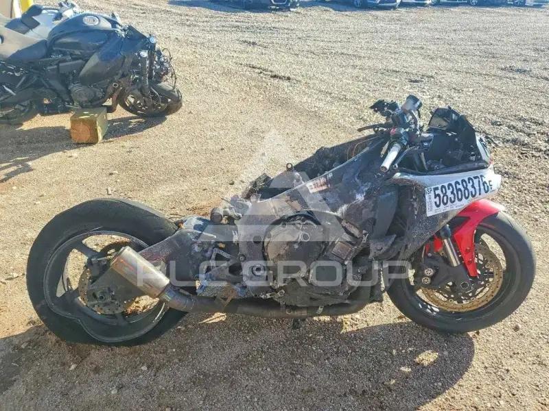 2016 Yamaha YZF1000 photo