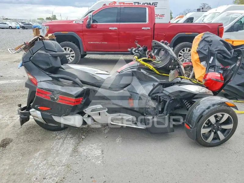 2016 Can-AM SPYDER фото