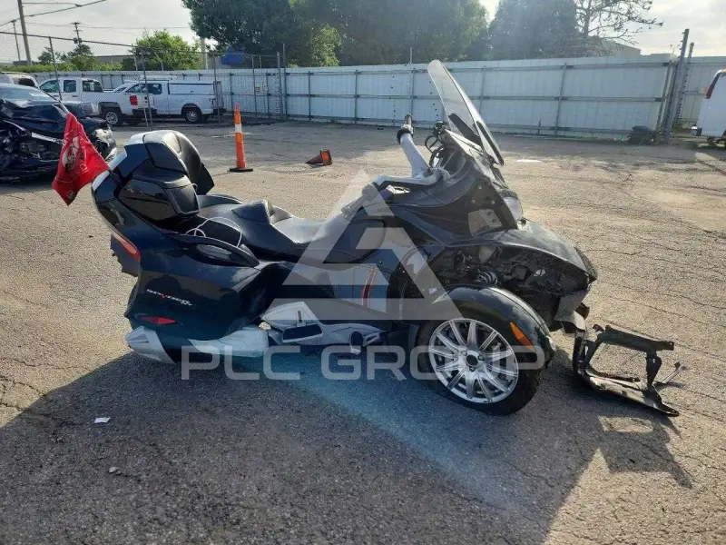 2016 Can-AM SPYDER фото