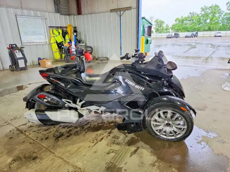 2016 Can-AM SPYDER photo