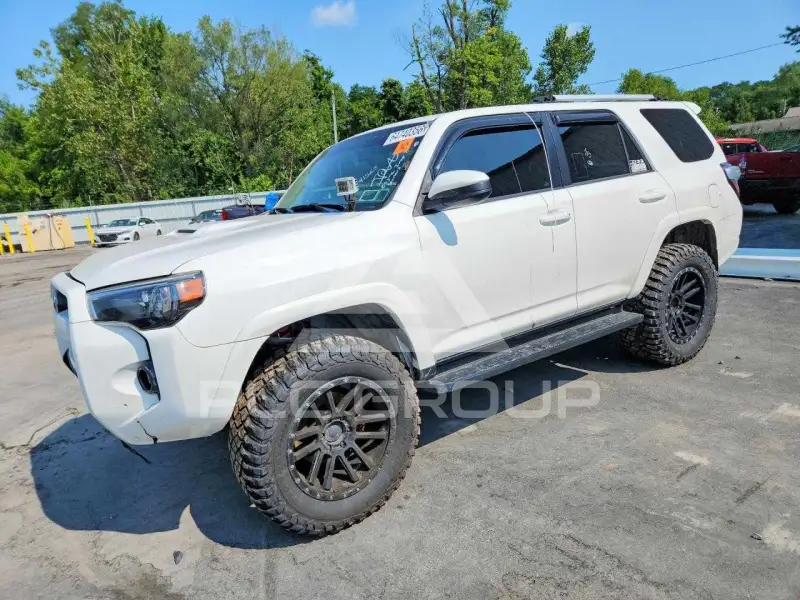 2016 Toyota 4 RUNNER photo