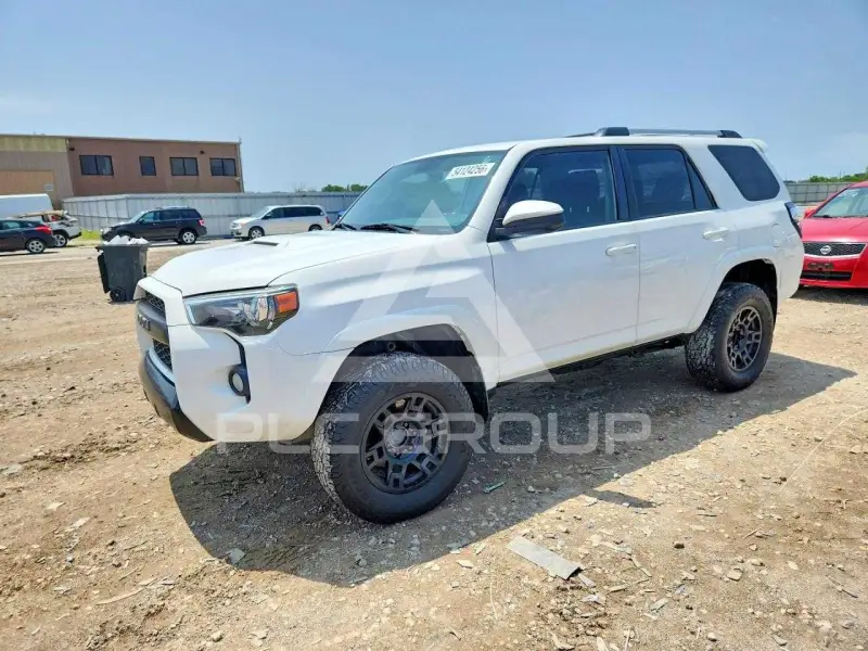 2016 Toyota 4 RUNNER photo