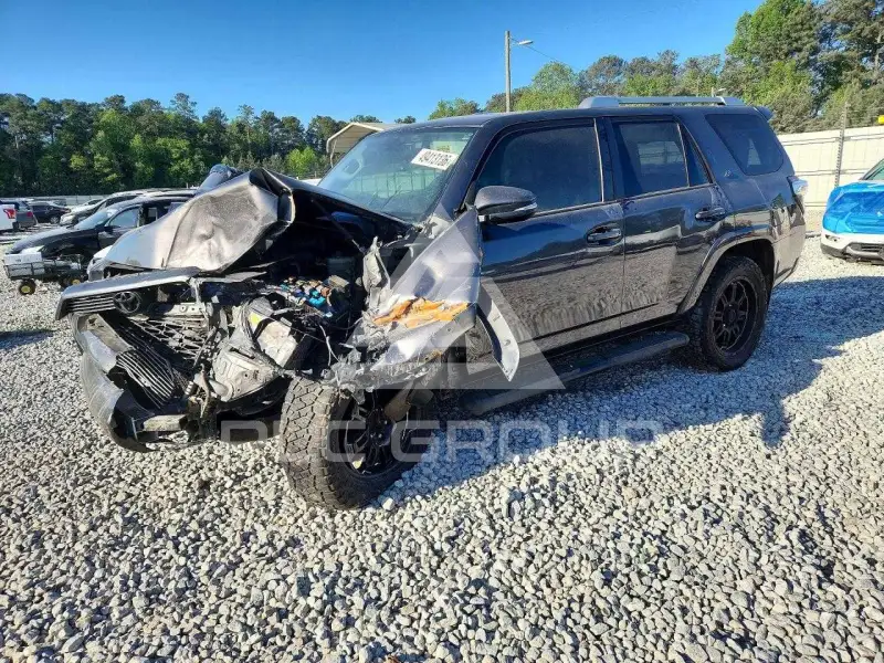 2016 Toyota 4 RUNNER photo