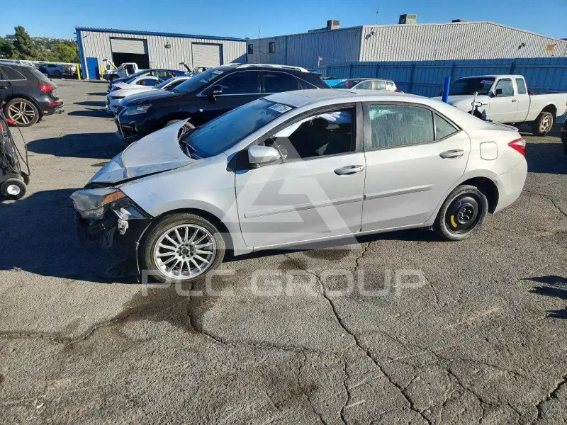 2016 Toyota COROLLA фото