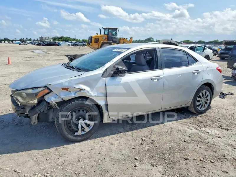 2016 Toyota COROLLA фото