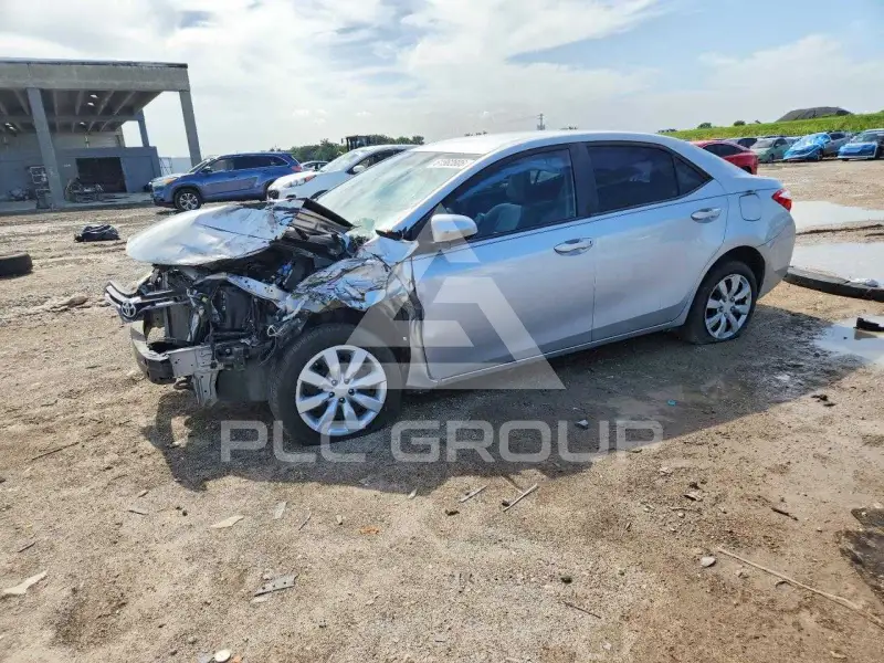 2016 Toyota COROLLA фото