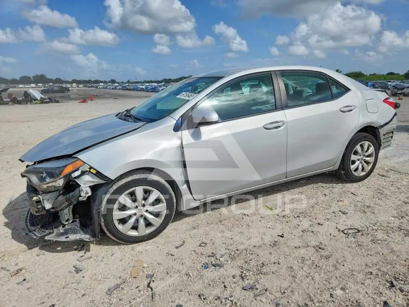 2016 Toyota COROLLA фото