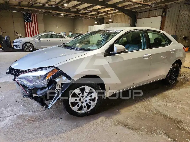 2016 Toyota COROLLA фото