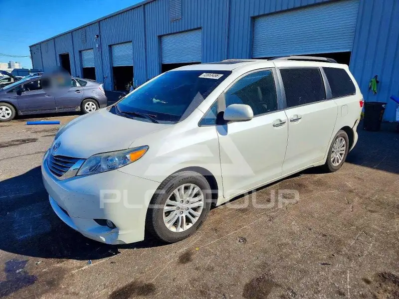 2016 Toyota SIENNA фото