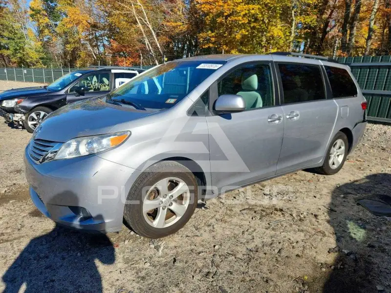 2016 Toyota SIENNA photo