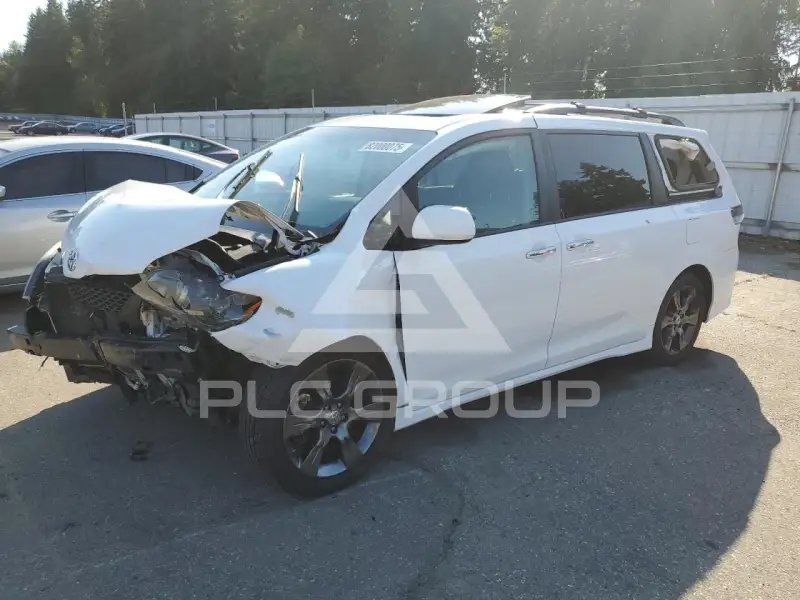 2016 Toyota SIENNA photo
