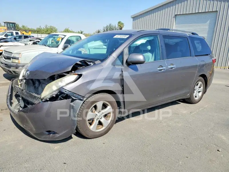 2016 Toyota SIENNA фото