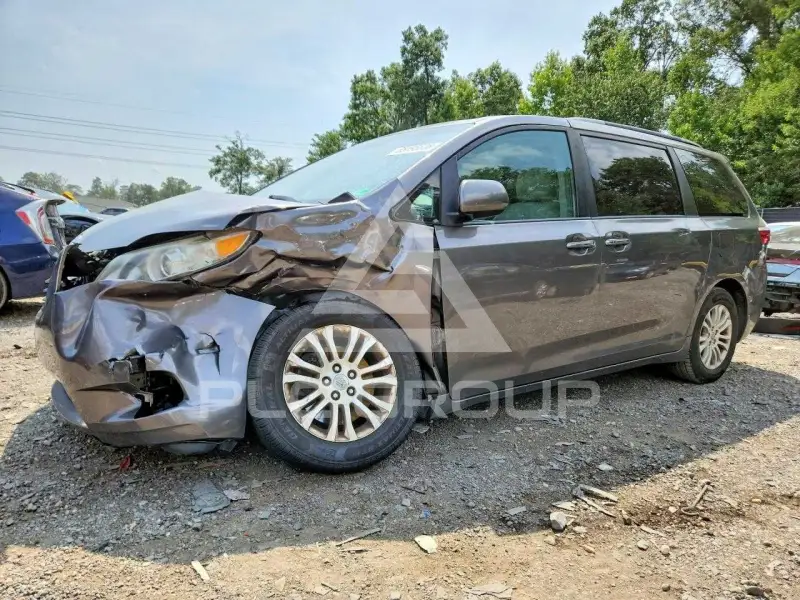 2016 Toyota SIENNA фото