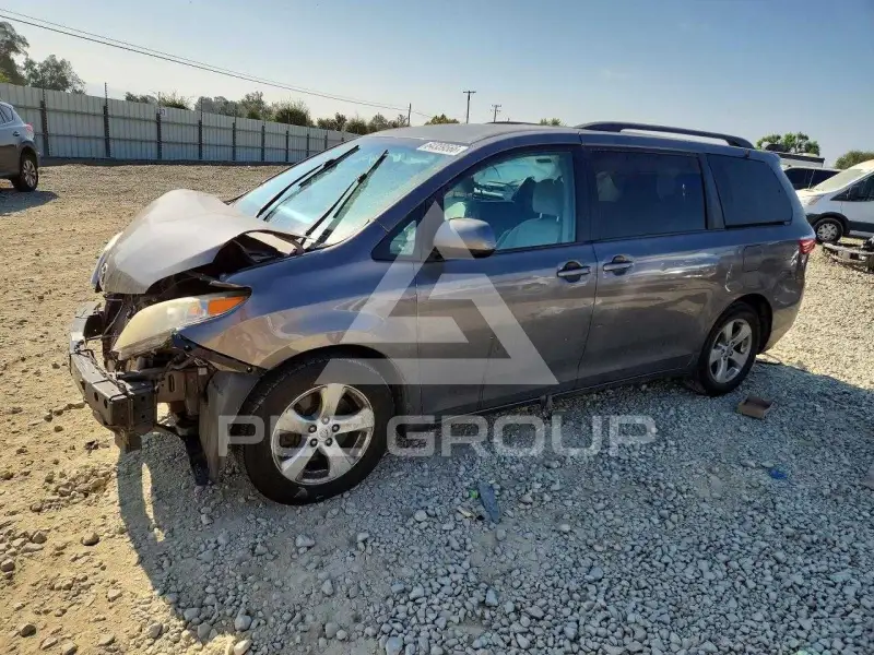 2016 Toyota SIENNA photo