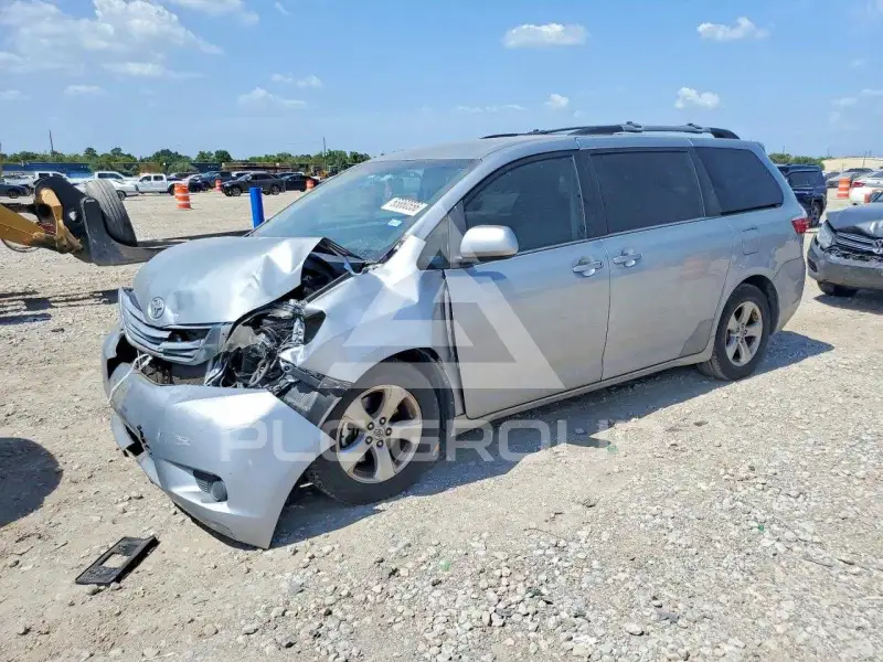 2016 Toyota SIENNA photo