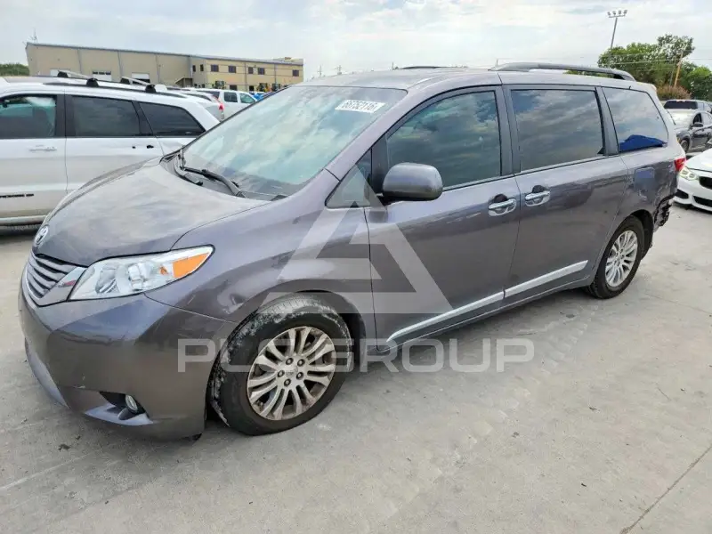 2016 Toyota SIENNA photo