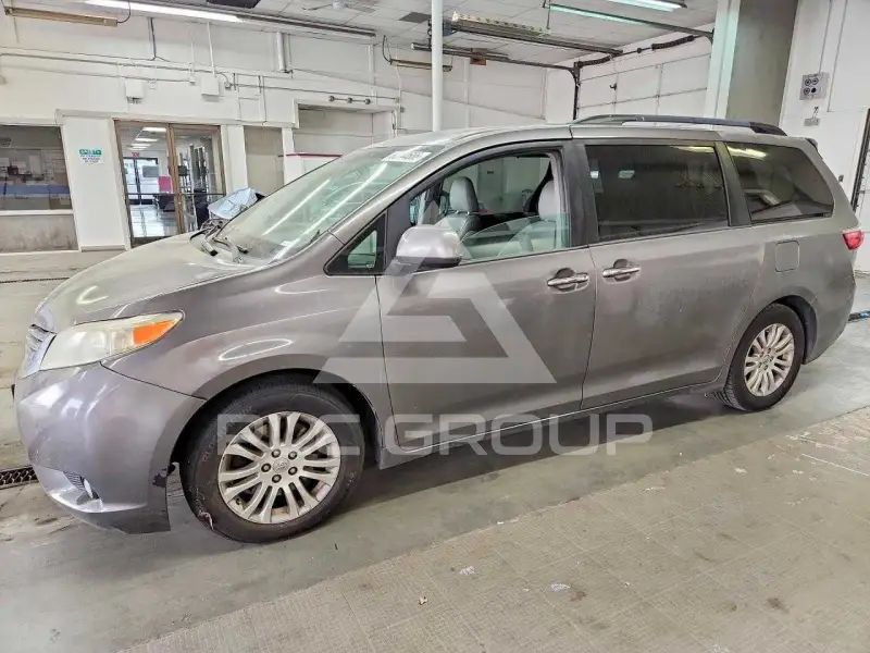 2016 Toyota SIENNA фото