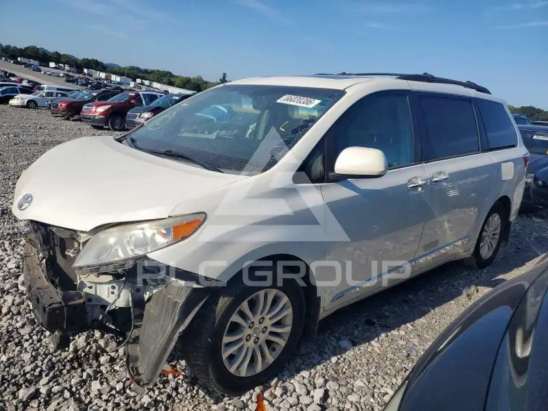 2016 Toyota SIENNA photo