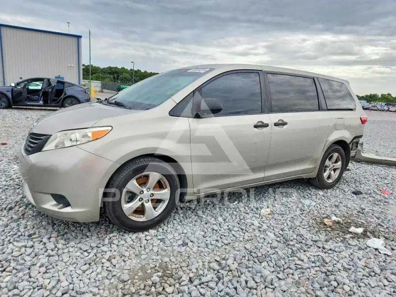2016 Toyota SIENNA photo