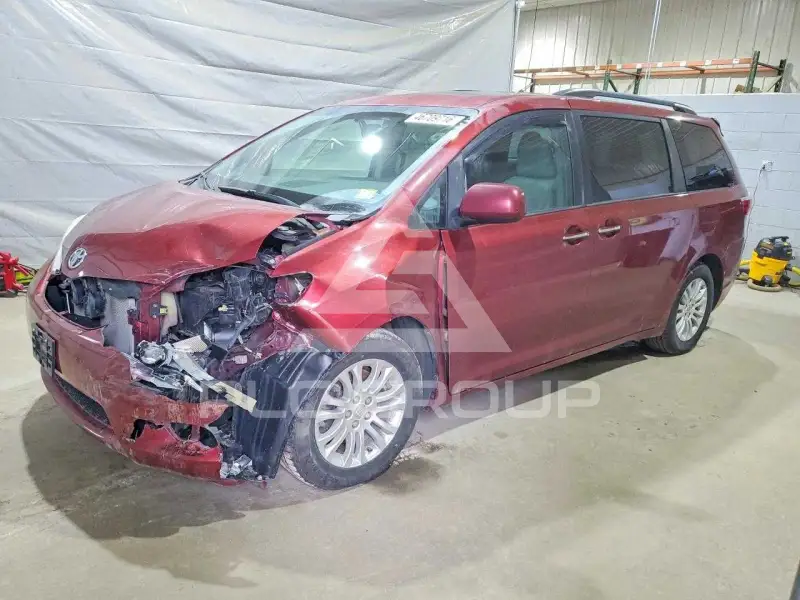 2016 Toyota SIENNA фото