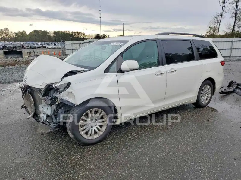 2016 Toyota SIENNA фото
